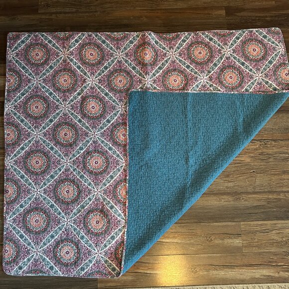 Quilted Throw Blanket - Picture 3 of 3